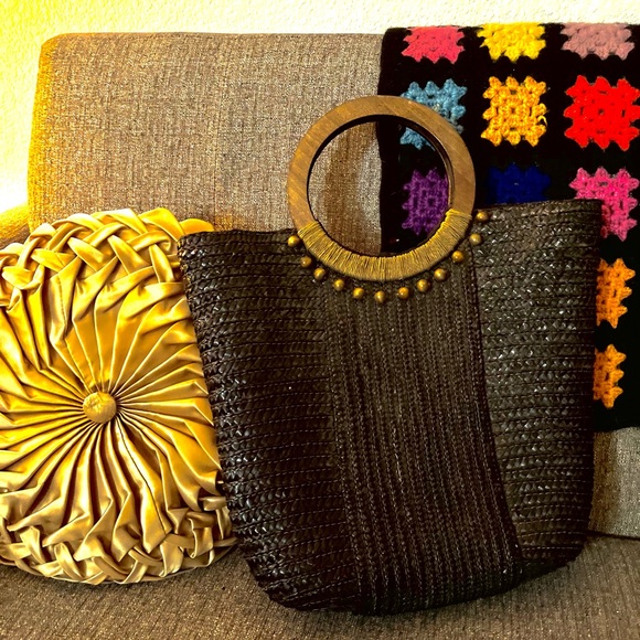 Vintage Handbags - NATURAL GRASS VINTAGE TOTE WITH WOODEN BEADS AND HANDLES